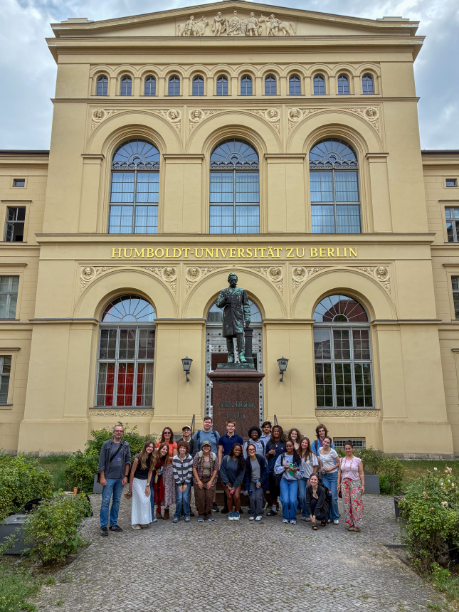 Students in front of Humboldt University