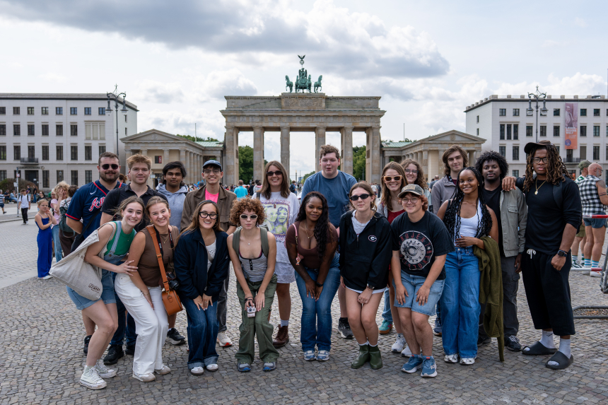 Students in front of the Brandenburg Gate